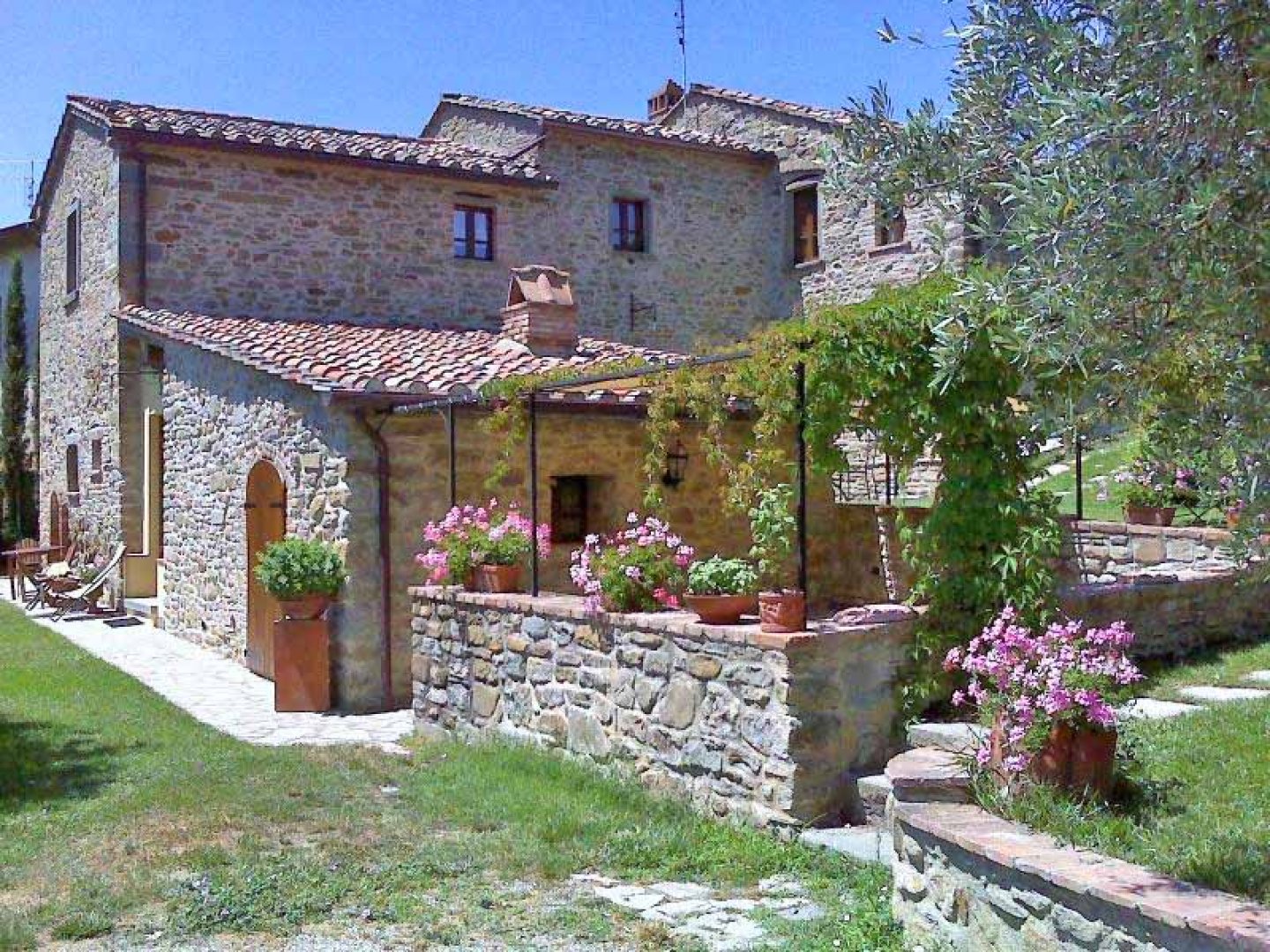 House in Cortona - view 1