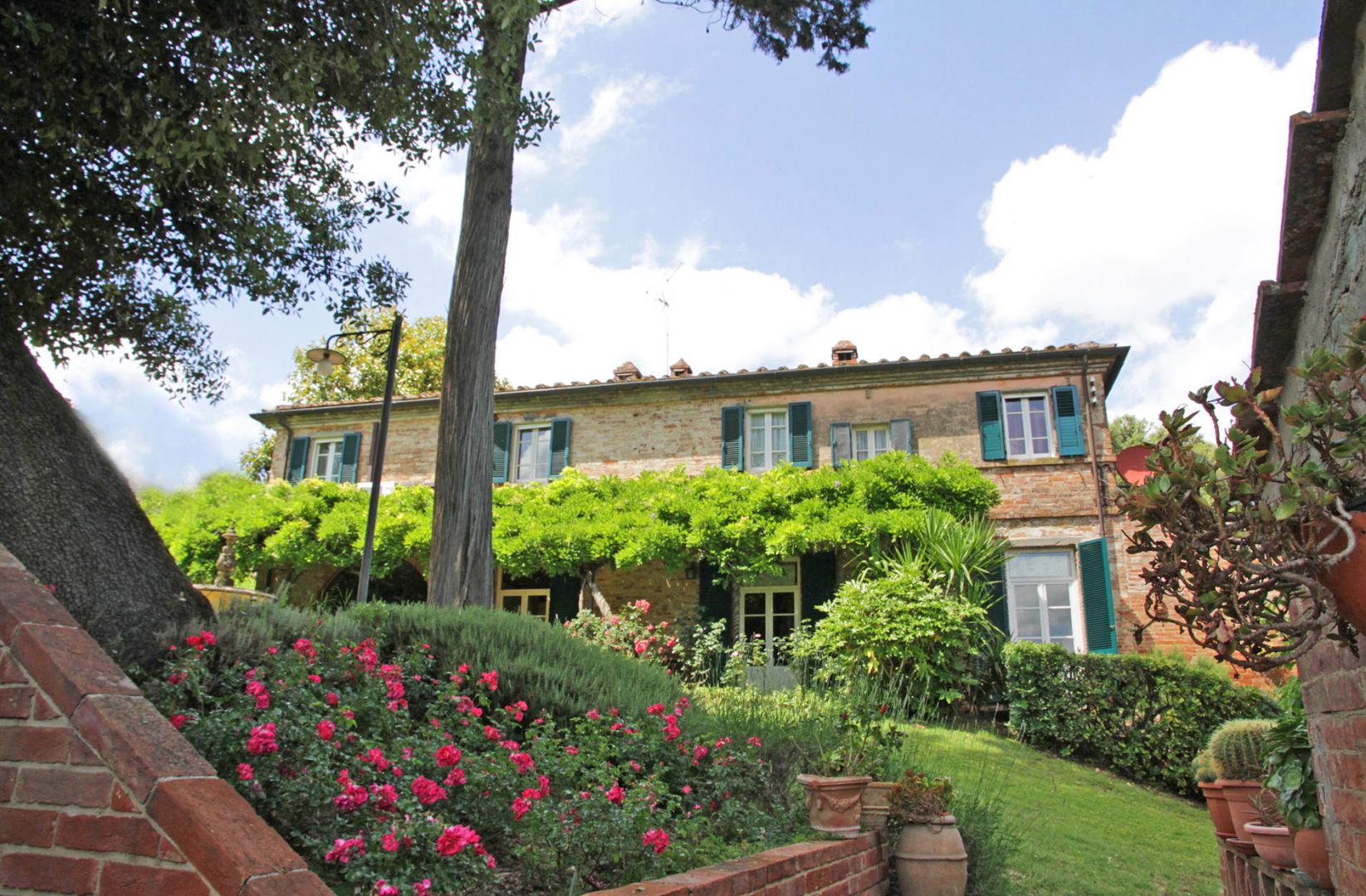 House in Foiano della Chiana - view 1