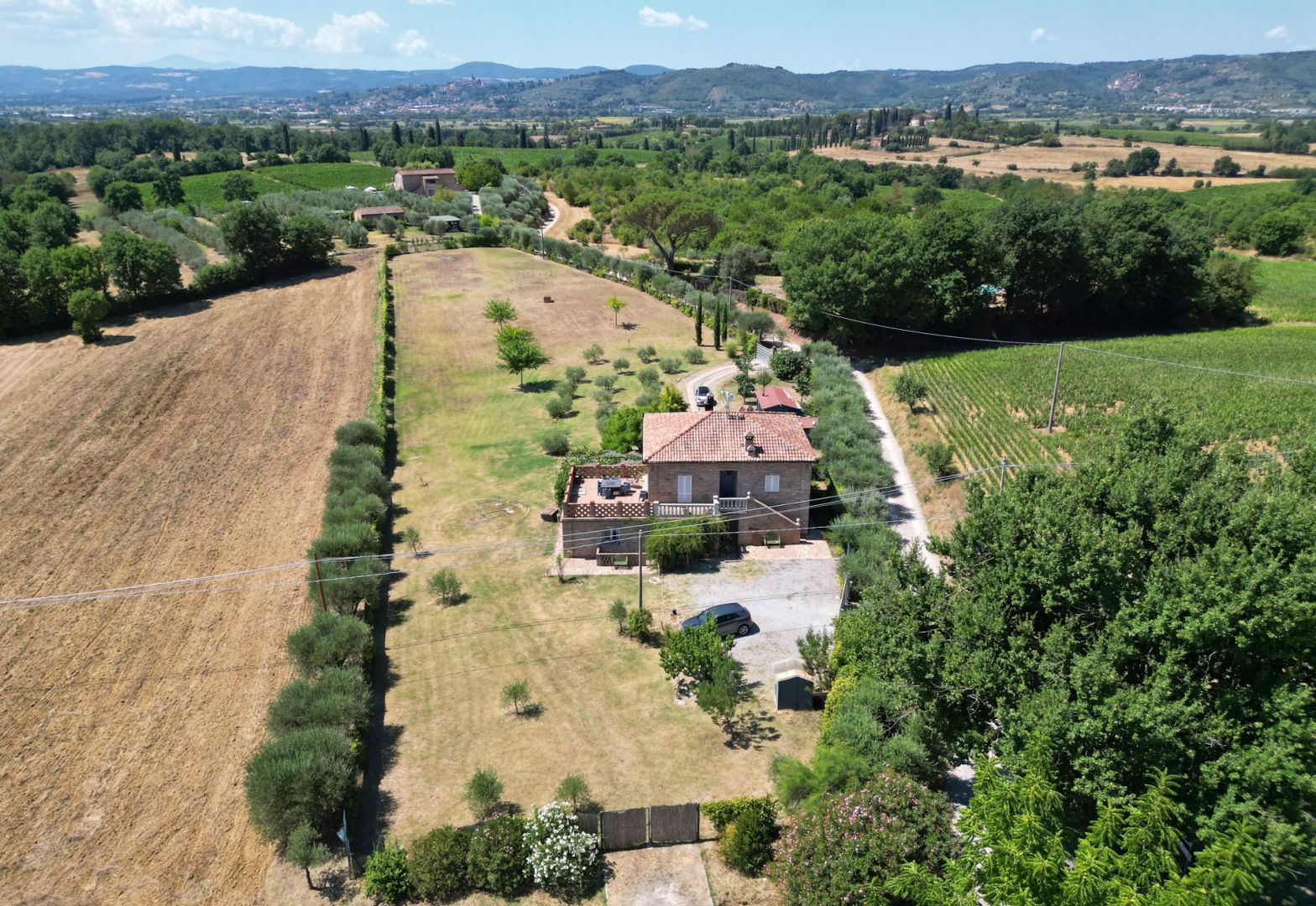 House in Lucignano - view 1
