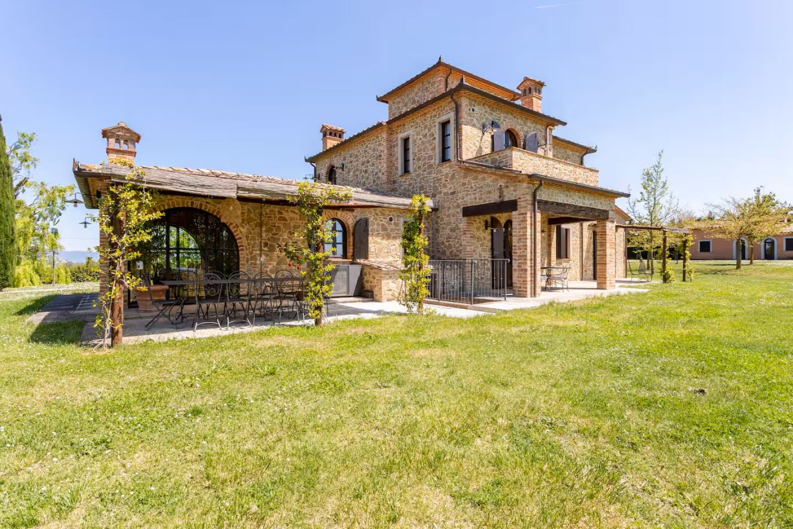 House in Castiglione del Lago - Image 2