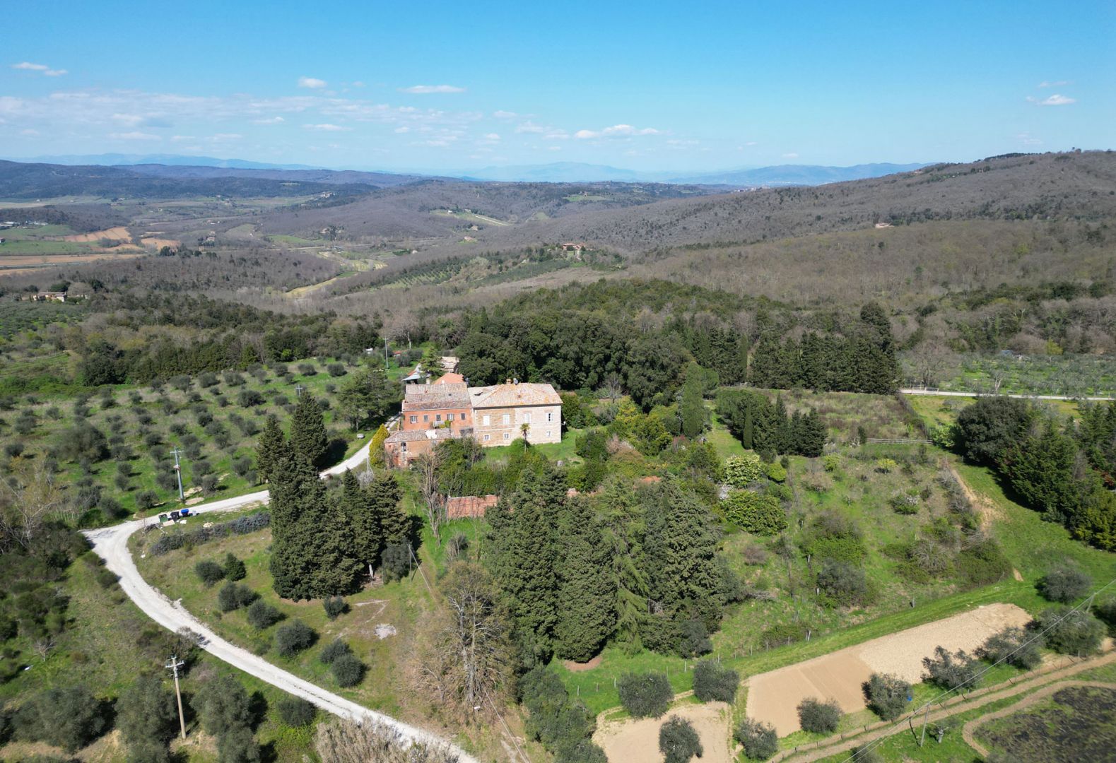 House in Rapolano Terme - view 1