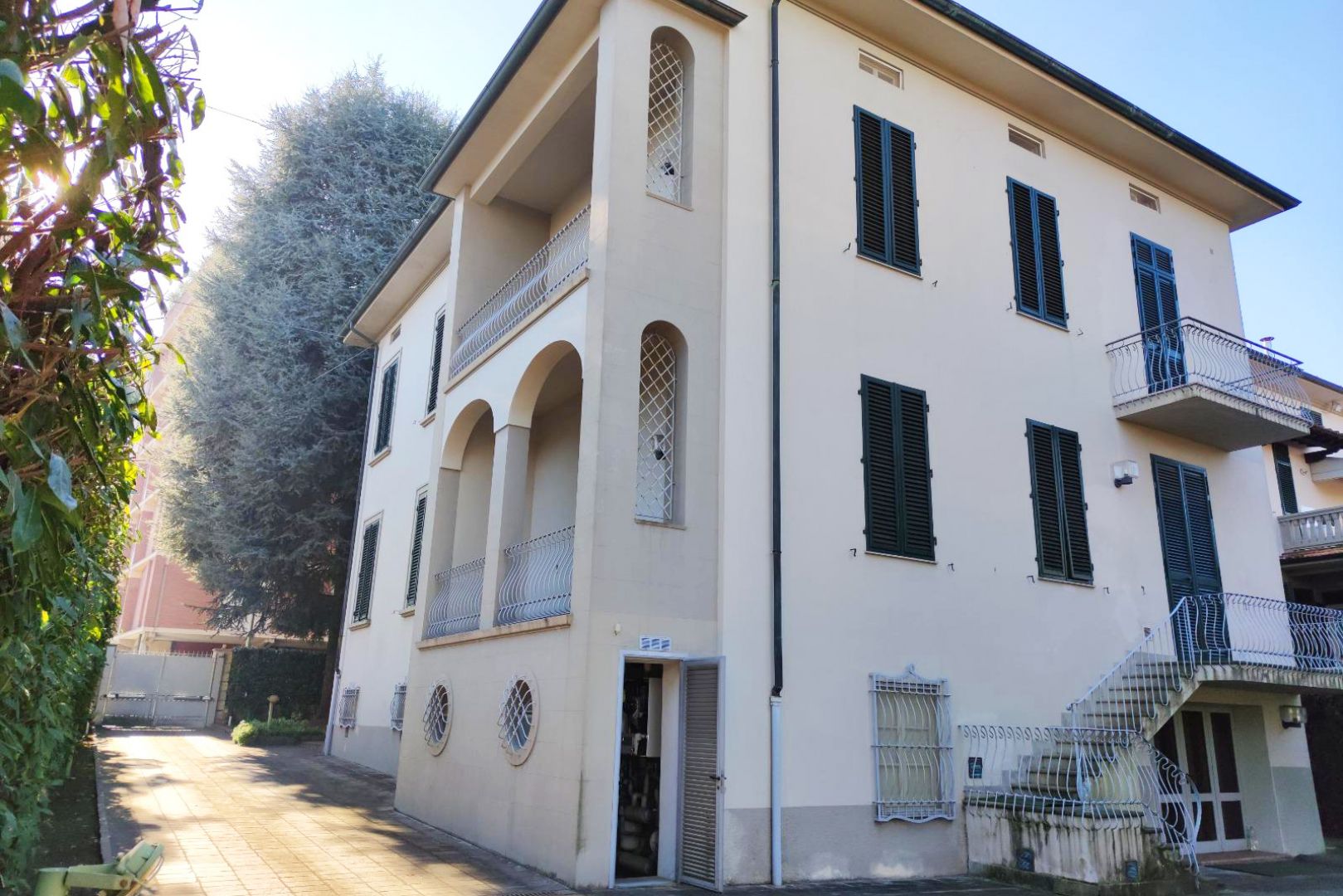 House in Lucca - Image 5