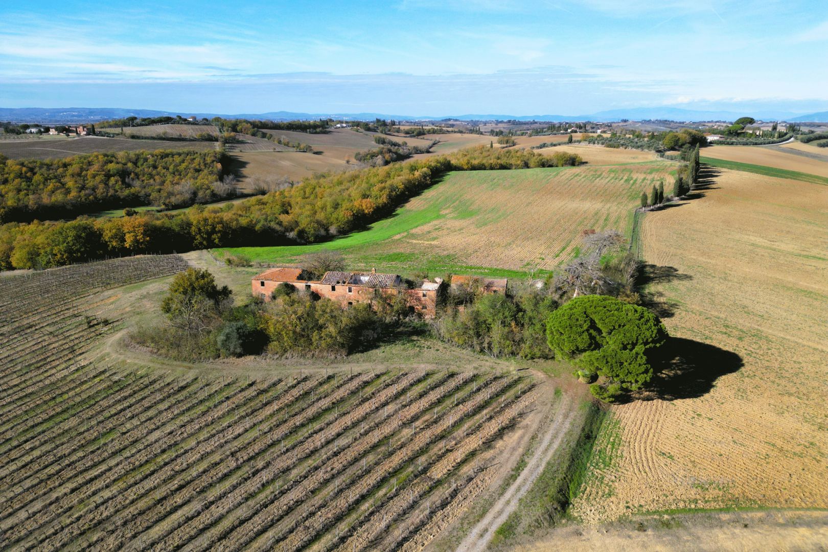 House in Fasciano - view 1