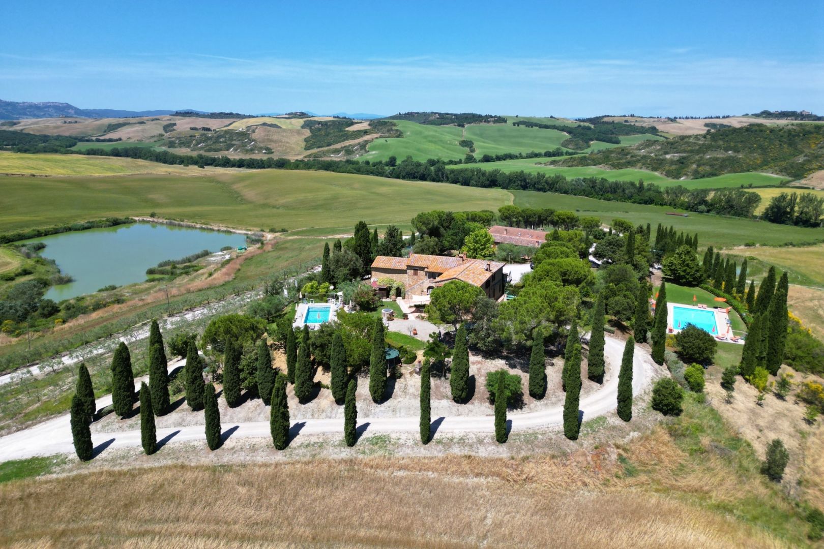 House in San Quirico d'Orcia - view 1