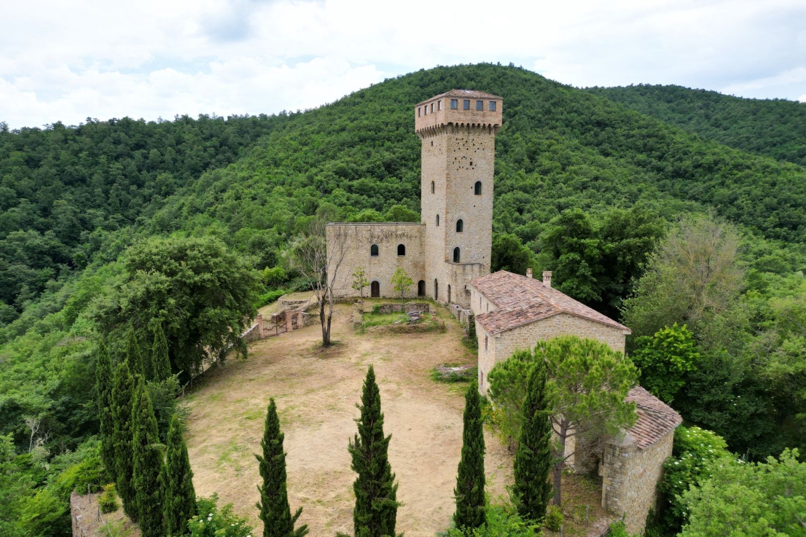 House in Passignano sul Trasimeno - Image 4
