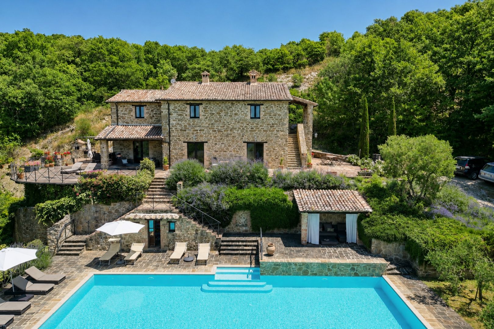 House in Castiglion Fiorentino - view 1