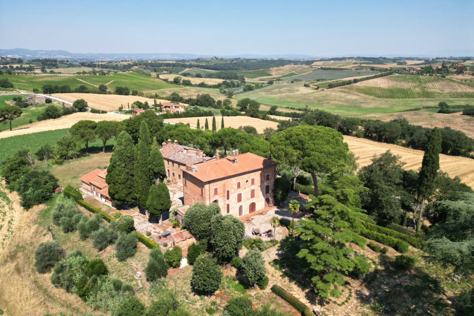 House in Castiglione del Lago - view 1