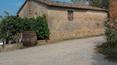 Toscana Immobiliare - Podere con terreno casale e capannoni in vendita Asciano, Siena