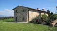 Toscana Immobiliare - Villa ristrutturata con dèpendance, piscina e giardino con vista sulla campagna in vendita vicino a Todi, in Umbria
