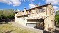 Toscana Immobiliare - L’intera abitazione ha soffitti con travi a vista in legno di castagno