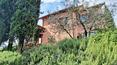 Toscana Immobiliare - La villa se distribuye en dos plantas más el ático