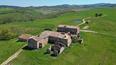 Toscana Immobiliare - Domaine de 160 hectares à restaurer à Montalcino
