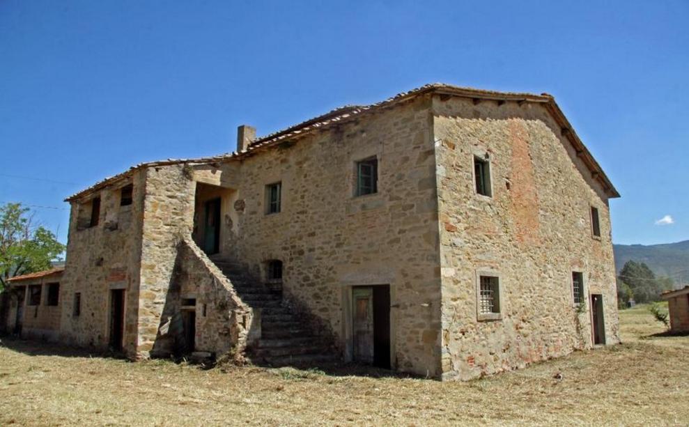 Toscana Immobiliare - To restore estate for sale Cortona
