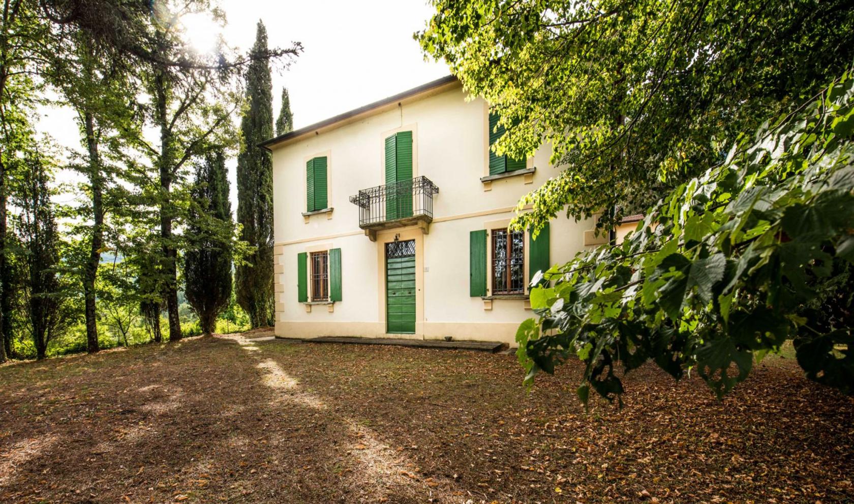 Toscana Immobiliare - Villa with land and outbuilding for sale in Arezzo, Tuscany
