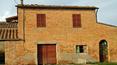 Toscana Immobiliare - Typical Tuscan farm to be restored near Siena