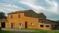 Toscana Immobiliare - Typical Tuscan farm to be restored near Siena