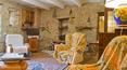 Toscana Immobiliare - the rooms are warm and typically furnish; le satnze del casale sono accoglienti ed arredate in stile rustico toscano