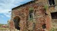 Toscana Immobiliare - In Cortona, Tuscany stands this to be restored country house with one outbuilding