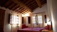 Toscana Immobiliare - rustico; proprietà in vendita a Bucine con casali ristrutturati, piscine, campi da tennis e calcio e con azienda agricola avviata; Tuscany, property for sale with restored farmhouses, swimming pool, football pitch and farm estate