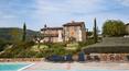 Toscana Immobiliare - Casolare con piscina; proprietà in vendita a Bucine con casali ristrutturati, piscine, campi da tennis e calcio e con azienda agricola avviata; Tuscany, property for sale with restored farmhouses, swimming pool, football pitch and farm estate