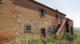 Toscana Immobiliare - Casale da ristrutturare con terreno in vendita a Cortona, Toscana