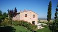 Toscana Immobiliare - Casale con piscina in vendita a Cortona, All\'interno di un tipico borgo toscano