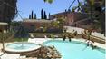Toscana Immobiliare - La proprietà è completata da una piscina di 13x7 m con jacuzzi