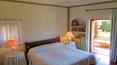 Toscana Immobiliare - Bedroom of the elegant villa in sardinia surrounded by a luxuriant garden with swimming pool