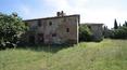 Toscana Immobiliare - The house is to be restored, but in good condition
