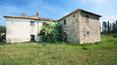 Toscana Immobiliare - The house is to be restored, but in good condition