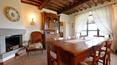 Toscana Immobiliare - Casale con piscina in vendita a Cortona, All\'interno di un tipico borgo toscano