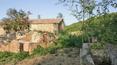 Toscana Immobiliare - The farmhouse is in a strategic position close to the most important tourist destinations in Tuscany, such as Montepulciano, Pienza, Siena, Arezzo and Chianti