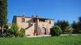 Toscana Immobiliare - The house for sale in Cortona is situated in a completely restored rural hamlet,