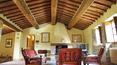 Toscana Immobiliare - Living room with fireplace of the luxury property in Tuscany