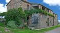 Toscana Immobiliare - The building dating back to the year 1800 has maintained over time the structure of the typical Tuscan farmhouse and a full-cycle farm