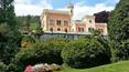 Toscana Immobiliare - A fabolus scenario, surrounded by lush nature between Lakes and Mountains.Lesa, a beautiful town on the Lake Maggiore, just a few minutes from Stresa and the Borromean Islands, has kept its charm unchanged over time