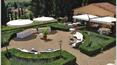 Toscana Immobiliare - Garden of the luxury villa for sale in Tuscany, Siena