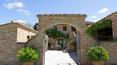 Toscana Immobiliare - tuscan farmhouse with splendid internal courtyard for sale in Asciano, in the Crete Senesi.