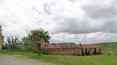 Toscana Immobiliare - Farm for sale In the Tuscan countryside, on the slopes of the Crete Senesi in a wonderful panoramic position