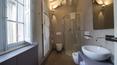 Toscana Immobiliare - bathroom of the Bed and breakfast for sale in Tuscany, Arezzo