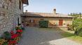 Toscana Immobiliare - farm with vineyard in Val d\\\'Orcia in the beautiful Tuscan countryside