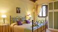 Toscana Immobiliare - Bedroom of the Farmhouse for sale in Siena with panoramic swimming pool