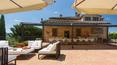 Toscana Immobiliare - Casale con piscina in vendita ad Asciano, Siena in straordinaria posizione panoramica sulle crete senesi e Montalcino