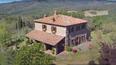 Toscana Immobiliare - Casale con terreno e piscina in vendita a Bucine