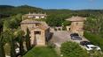 Toscana Immobiliare - La proprietà si divide in più fabbricati per un totale di 1.800 mq. di superficie, quella principale è un’antica villa del ‘700 ad oggi divisa in 5 appartamenti finemente ristrutturati, le altre strutture sono n 4 fabbricati indipendenti .