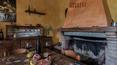 Toscana Immobiliare - The interiors, given the hospitality management, are perfectly finished for guests, maintaining an authentic style given by the conservative restoration through wooden beams, terracotta floors and playing on the colors in the plaster walls alternating color with stone.