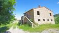 Toscana Immobiliare - Tipica casa colonica toscana in pietra da ristrutturare in vendita a Montepulciano Siena.