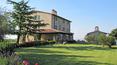 Toscana Immobiliare - Umbria vicino Todi in vendita splendida proprietà ristrutturata con dèpendance, piscina, giardino con vista stupenda sulla campagna Umbra