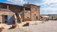 Toscana Immobiliare - Tuscany Country house with swimming pool for sale in Valdichiana