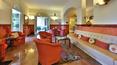 Toscana Immobiliare - Large entrance hall with reception